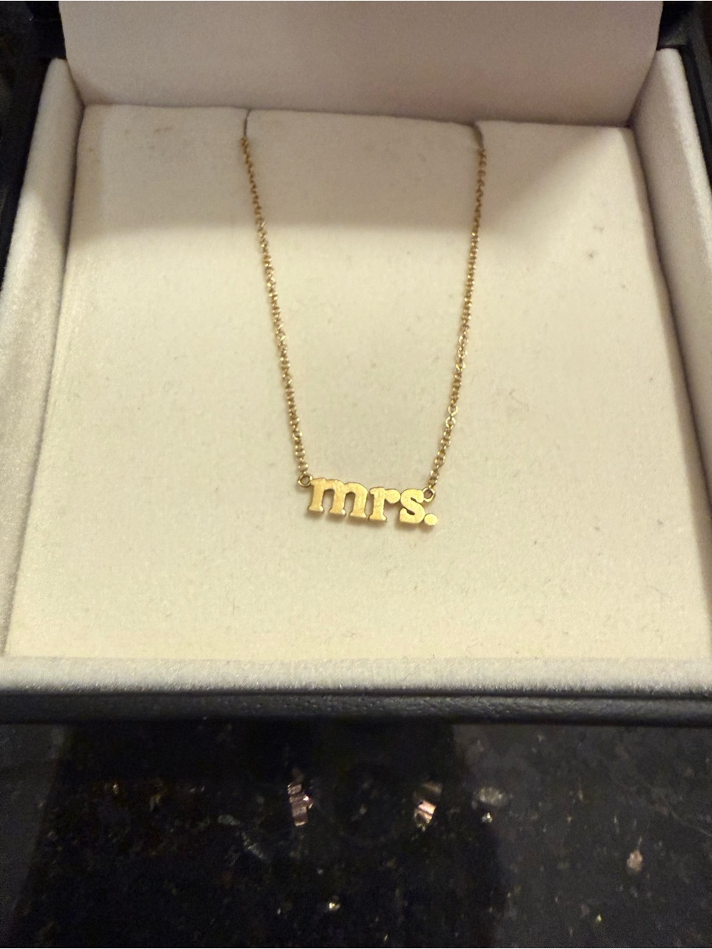 Jennifer Meyer Gold "mrs." Script Pendant Necklace